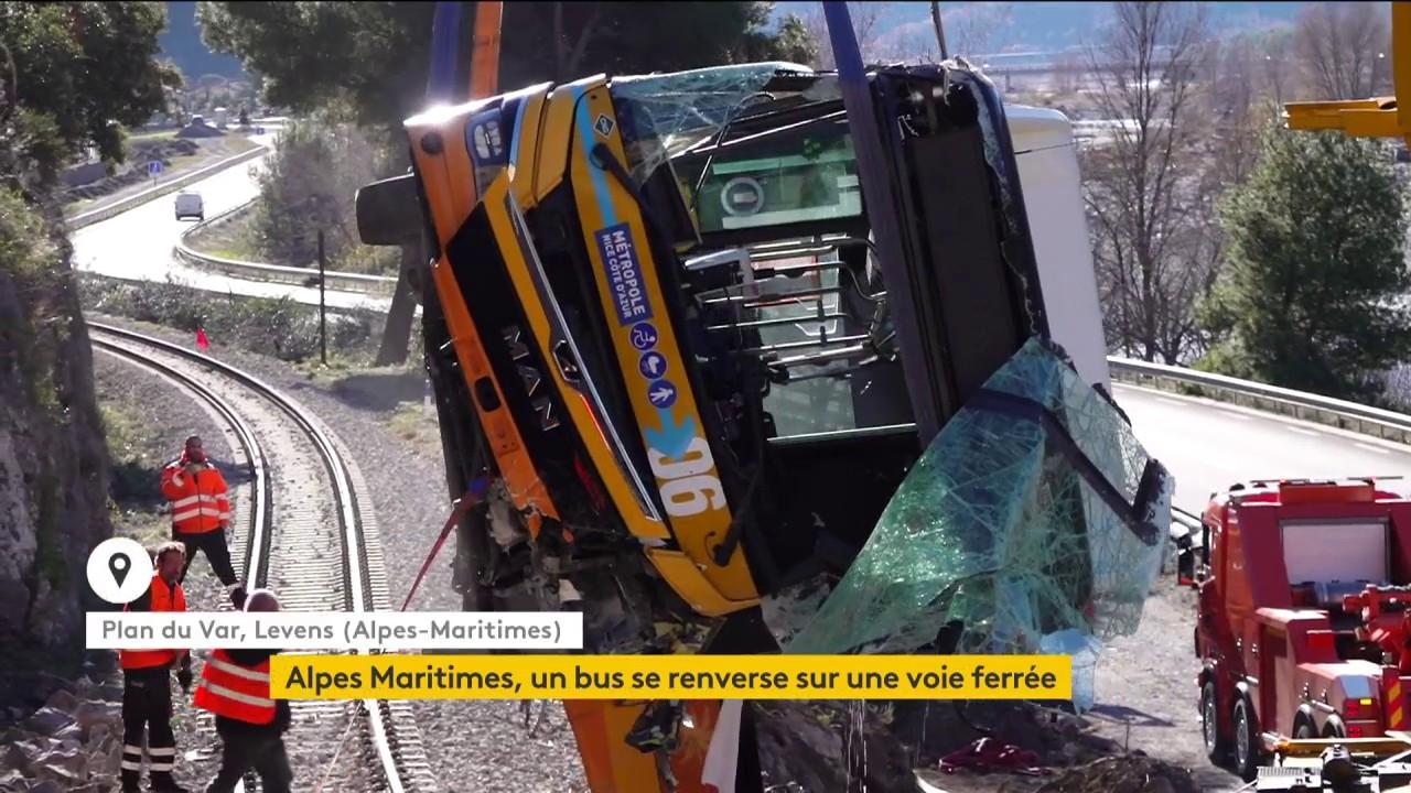 Chute D Un Bus Dans Les Alpes Maritimes Le Conducteur Tait Sous L