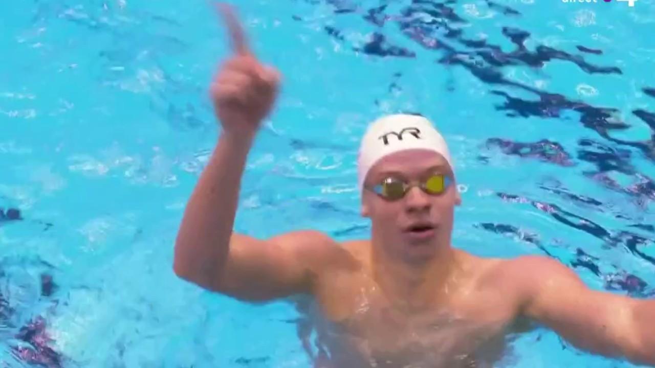 Nouvelle démonstration de force de Léon Marchand à Fukuoka ! Après le titre sur le 400m 4 nages, le Français survole la finale du 200m papillon et récolte une deuxième médaille d’or sur ces championnats du monde au Japon ! Il devance le Polonais Krzysztof Chmielewski et le Japonais Tomoru Honda.