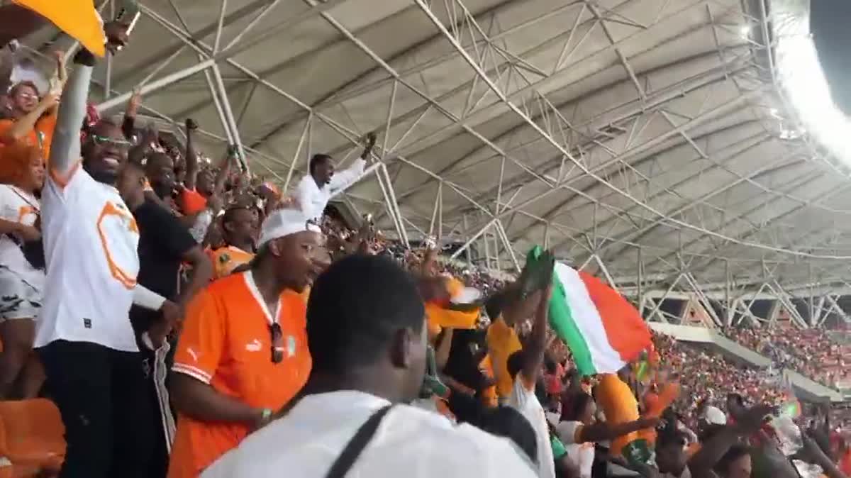 Les supporters ivoiriens dans le stade Alassane Ouattara d’Ébimpé à Abidjan, en Côte d'Ivoire.