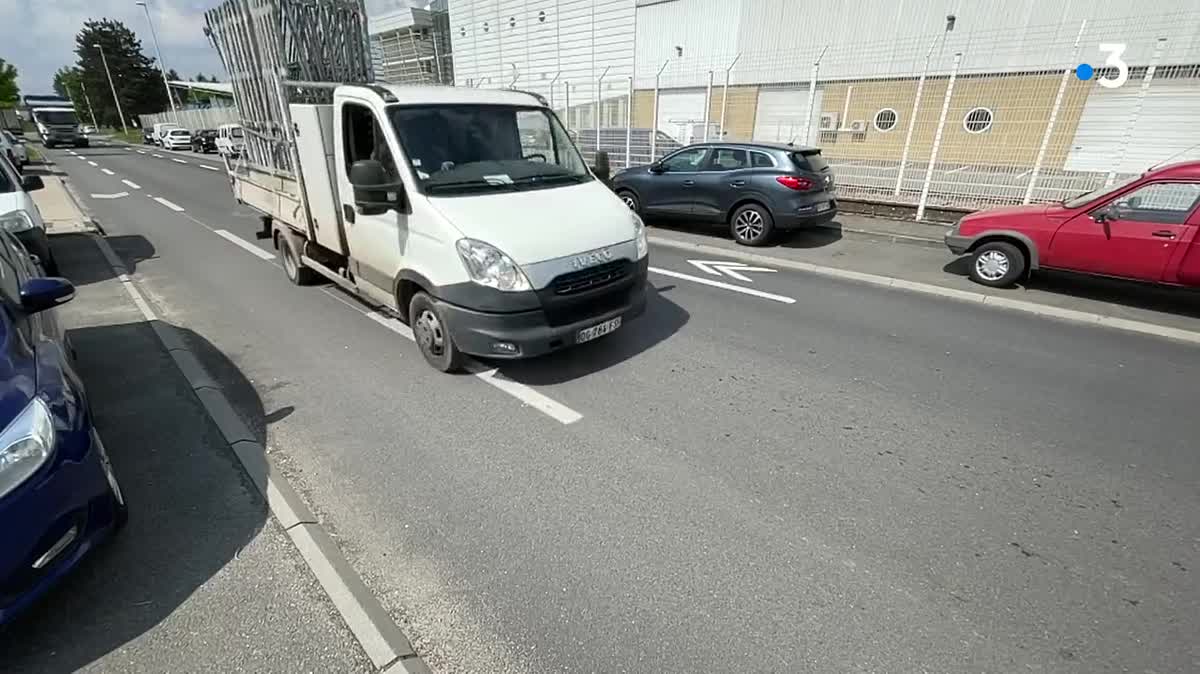 La cohabitation entre les poids lourds et les cyclistes ne va de soi pour deux associations.