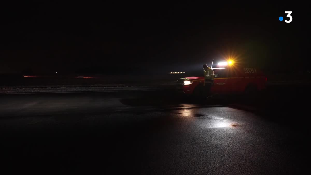 Un aéroport sous la neige