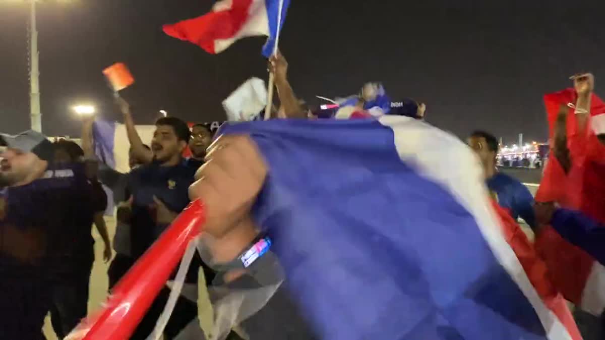 Supporters indiens de l'Equipe de France chantent