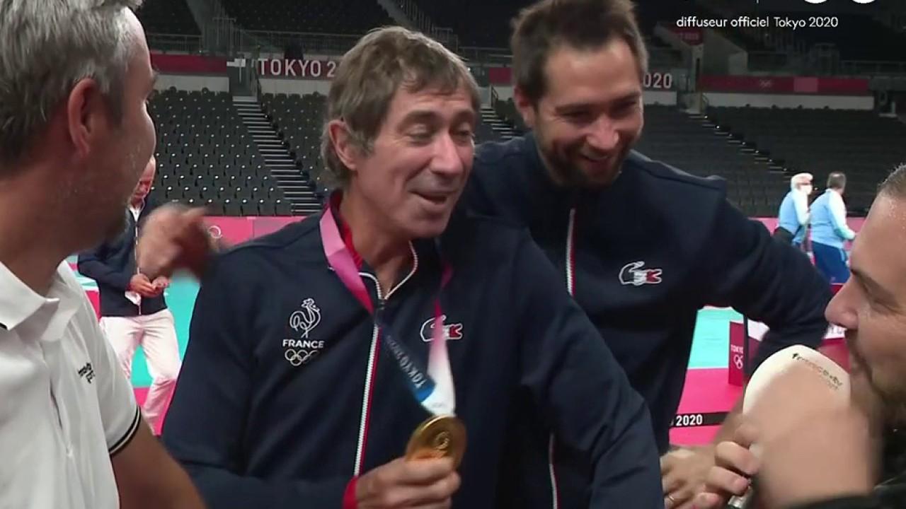 "Quand on veut les Jeux Olympiques, il faut y penser tous les jours"
La réaction très émouvante du coach Laurent Tillie après neuf ans à la tête de cette équipe, il tire sa révérence de la plus belle des façons. Bravo coach !