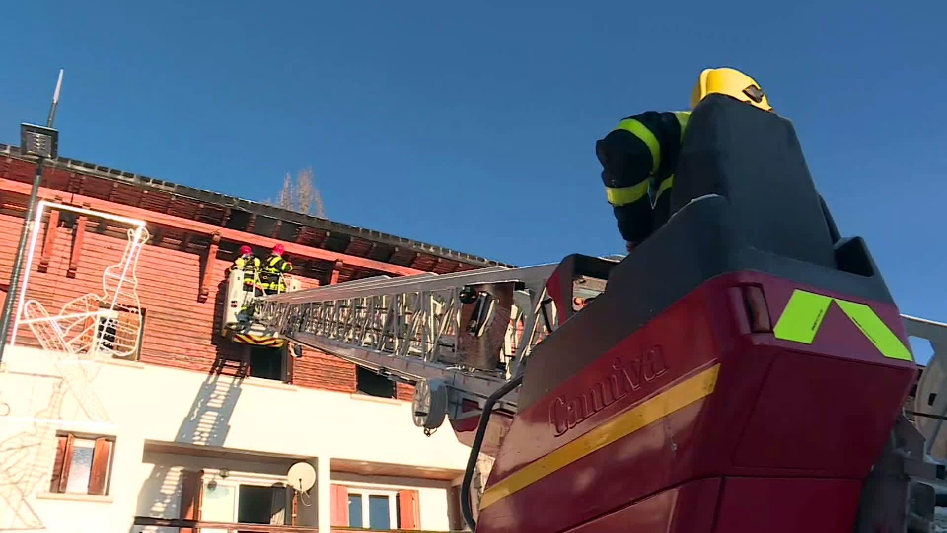 Les Angles (Pyrénées-Orientales) - 24 heures après l'incendie à la résidence La Matte - 25 janvier 2023.