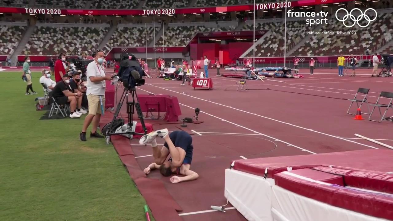 A l'entraînement de la finale du saut à la perche, Renaud Lavillenie chute.