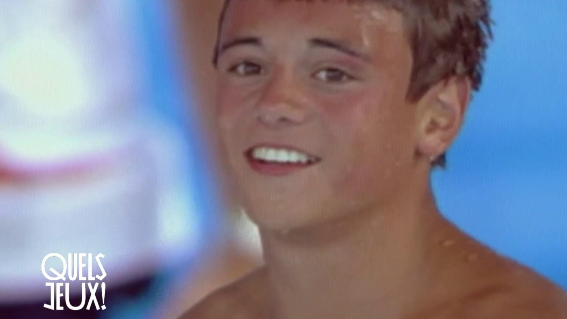 Tom Daley est un modèle de précocité, l'athlète anglais est devenu le plus jeune champion du monde de plongeon en 2009. Découvrez l'histoire du champion olympique en titre de sa discipline qui est porte-drapeau de la délégation anglaise aux Jeux de Paris 2024.