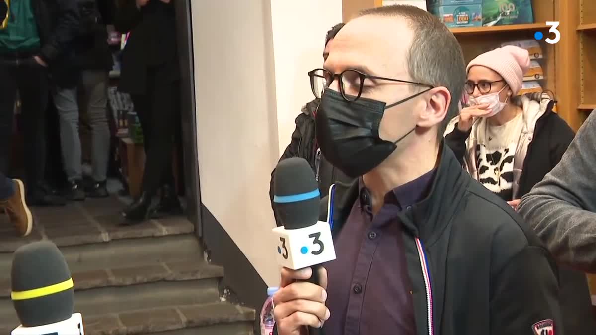 L'ancien président de la République François Hollande, en visite à Grenoble, a répondu aux questions de France 3 Alpes.