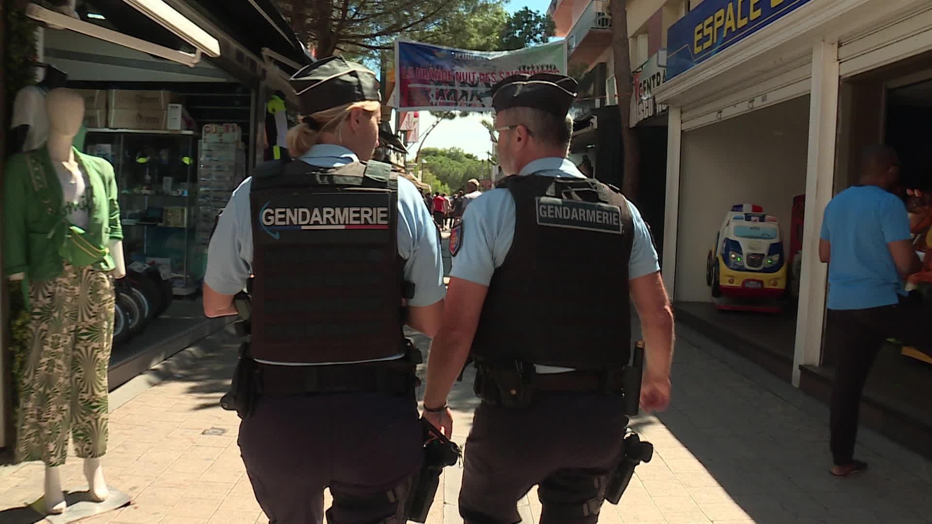 Gendarmes patrouillant à Argelès-sur-Mer (Pyrénées-Orientales) en août 2023.