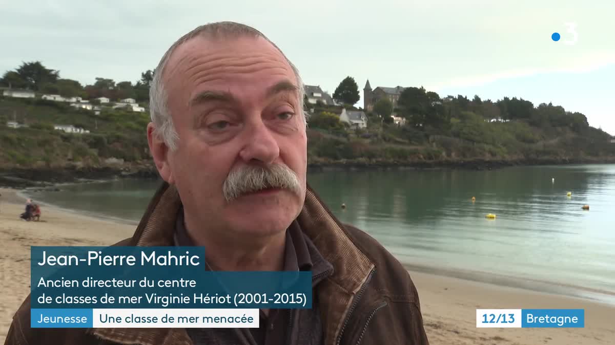 Le château de Barbe Brûlée surplombe la plage de Port-mer à Cancale