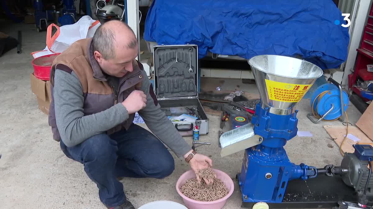 Pour faire des économies, des Creusois fabriquent eux-mêmes des pellets de bois.