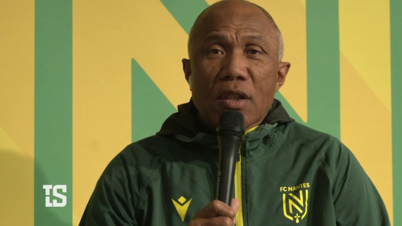 Acteur majeur de la qualification du FC Nantes en finale de la Coupe de France, Antoine Kombouaré revient sur la situation de son club en championnat. L'entraîneur des Canaris souhaite conserver le titre. Un exploit déjà accompli en 1999-2000 par les Nantais.