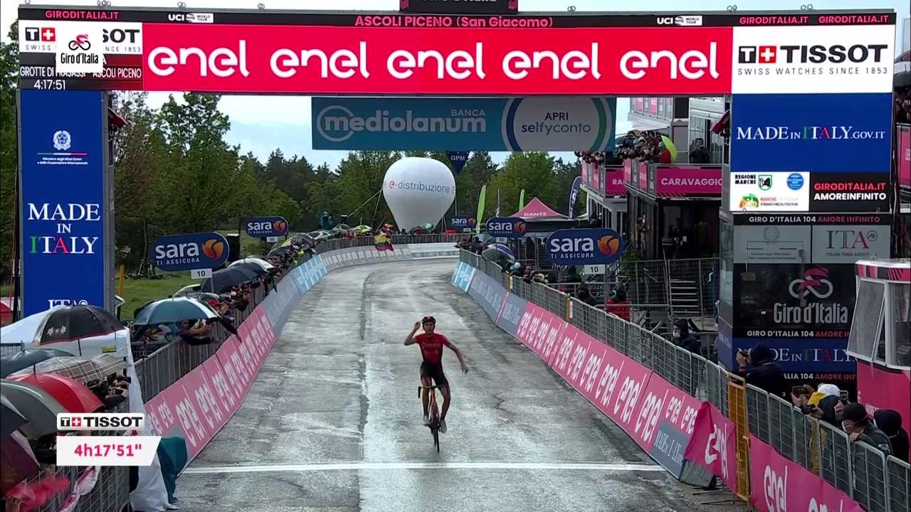 Gino Mäder s'impose, Egan Bernal premier favori à passer la ligne sur la sixième étape du Giro.