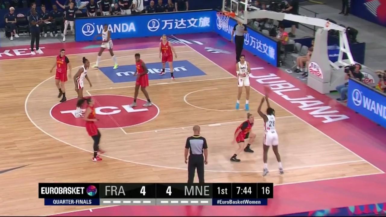 D'entrée de match, l'équipe de France impose son rythme par le biais de Mamignan Toure. L'arrière confirme l'adresse tricolore dans ce quart de finale.