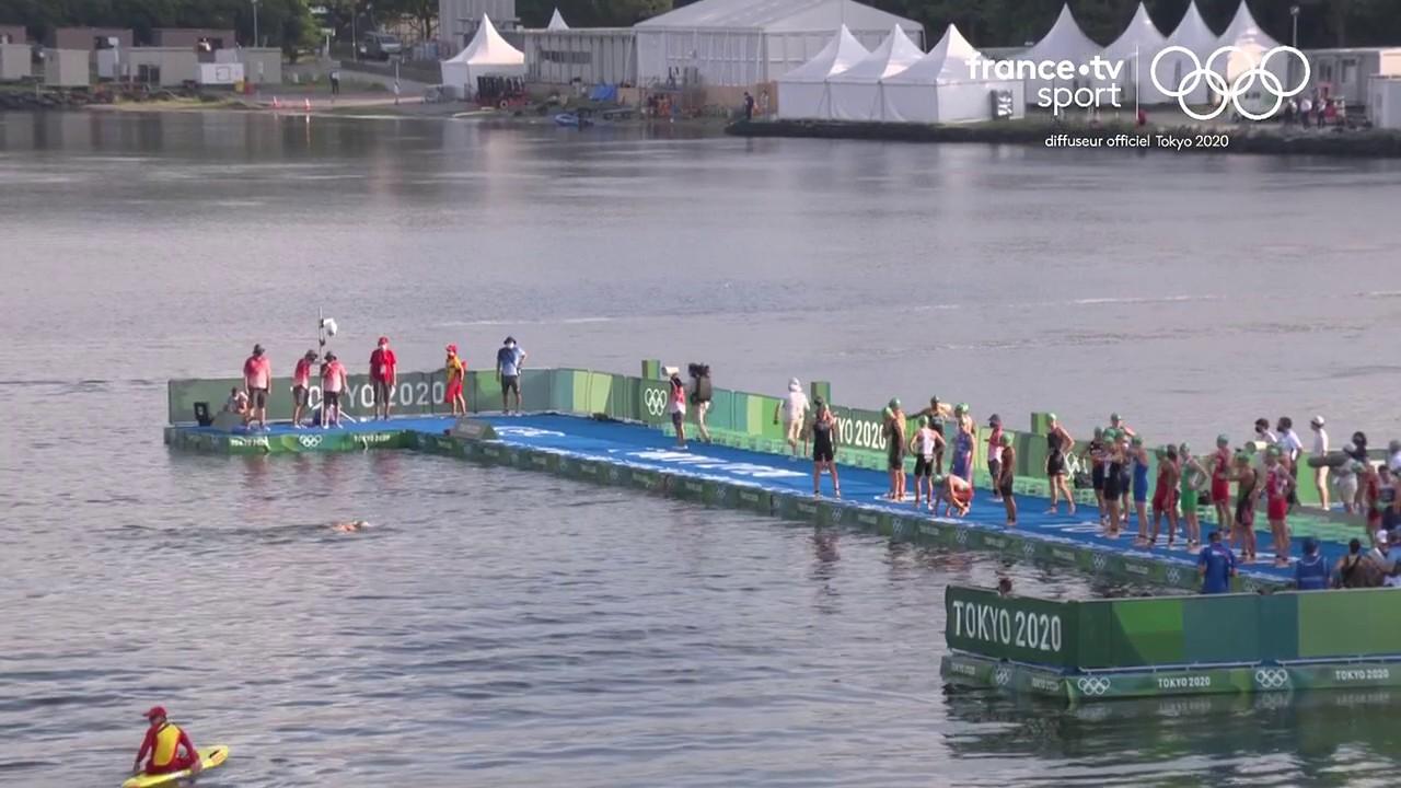 La présence d'un bateau sur le plan d'eau oblige les organisateurs à redonner le départ de l'épreuve masculine de triathlon ! Le Français Vincent Luis fait partie des grands favoris pour le titre.