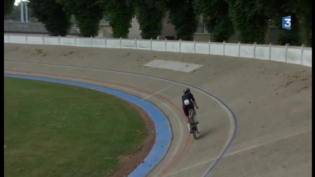 La Morbihannaise Audrey-Cordon Ragot (à gauche) remporte le championnat de France du contre-la-montre 2017. La Finistérienne Aude Biannic monte sur la troisième marche du podium