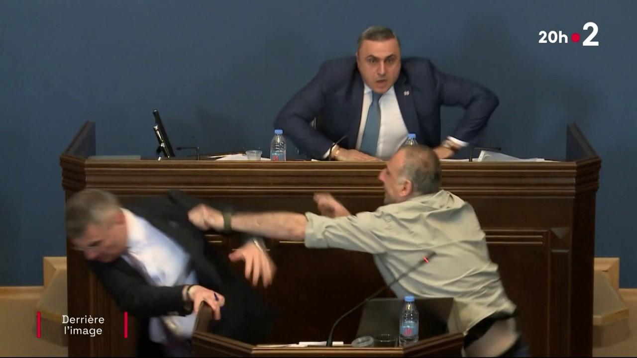 Géorgie : une bagarre éclate entre députés en plein Parlement