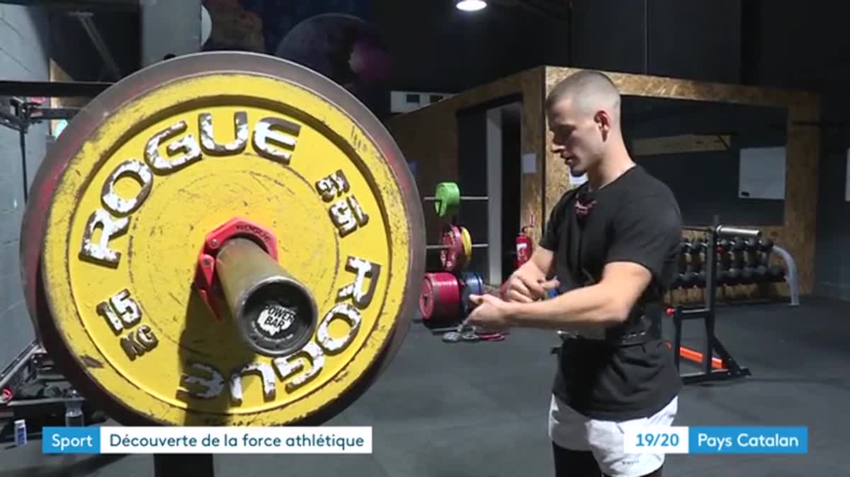 Dylan Bonnet s'entraîne au powerlift quatre à cinq soirs par semaine. Mardi 26 novembre 2024.