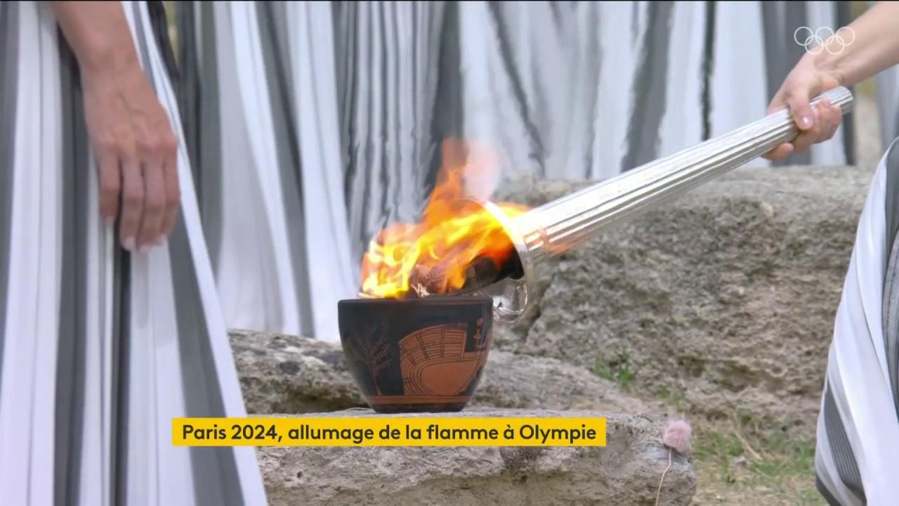 Paris 2024 : la flamme olympique a été allumée à Olympie, en Grèce