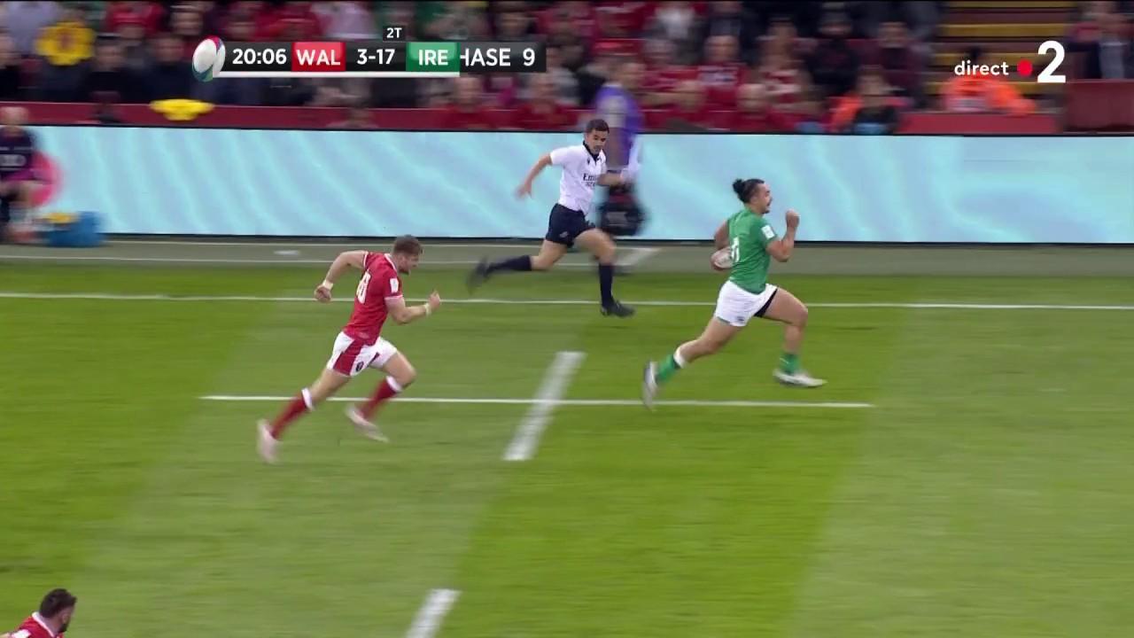 L'Irlande réalise plus que le break dans cette première période avec un troisième essai, cette fois inscrit par l'ailier gauche James Lowe sur interception. Les Gallois étaient dans le camp de l'Irlande depuis quelques minutes à la recherche d'un essai quand Dan Biggar manque sa passe et voit partir Lowe pour un sprint victorieux de près de 70 mètres (3 - 24).