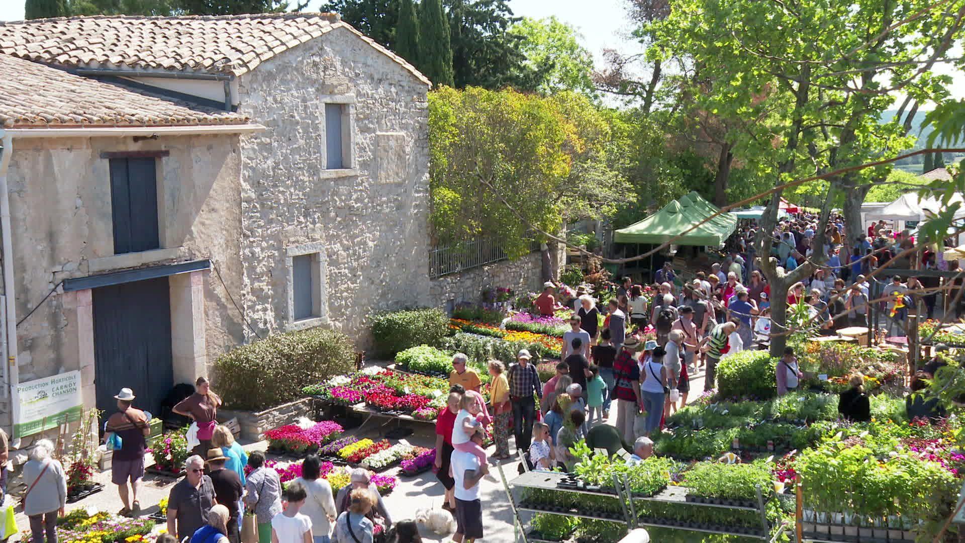 Saint-Jean-de-Cuculles (Hérault) - des milliers de visiteurs pour la fête des fleurs - 1er mai 2023.