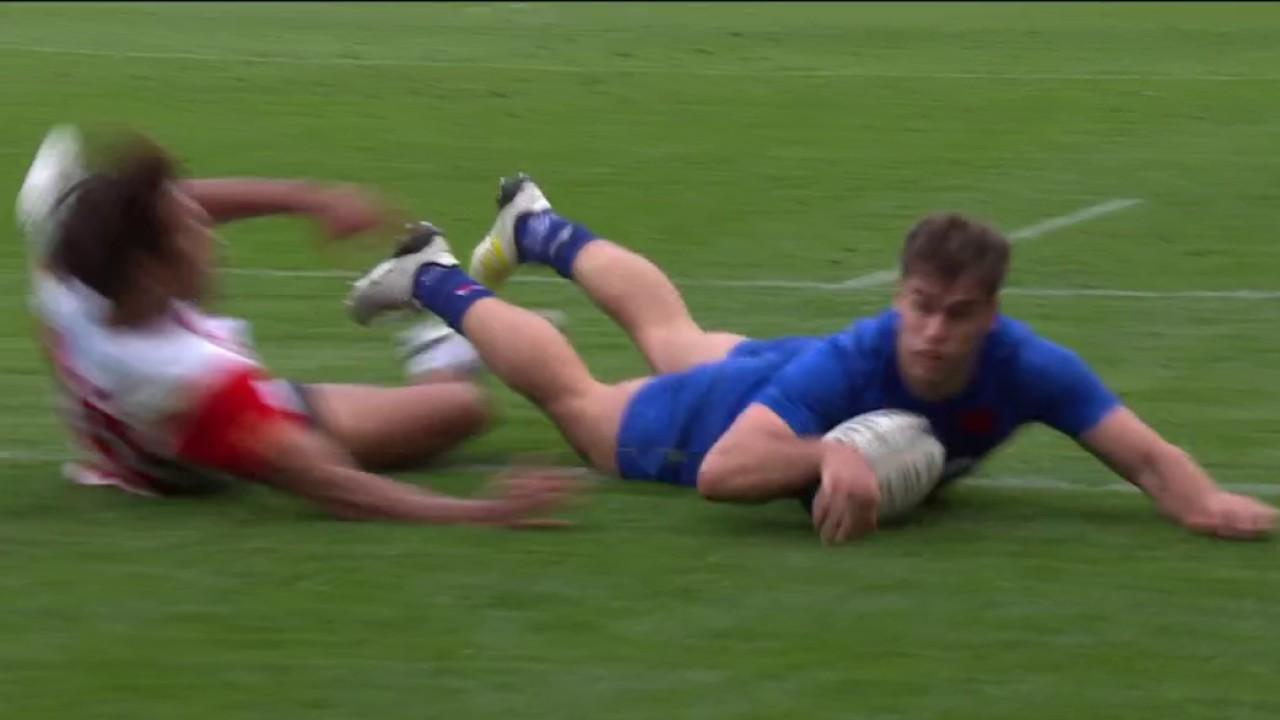 Damian Penaud marque à nouveau après une superbe séquence de jeu initiée par Matthieu Jalibert. Thomas Ramos transforme à nouveau l'essai, 28-10 pour les Bleus, à 20 minutes de la fin du match.