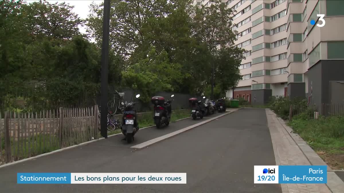 Ces scooters sont tous garés dans une résidence sans pour autant appartenir aux habitans du HLM