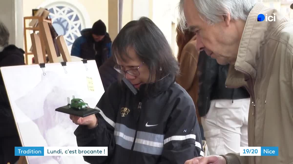 Tous les lundis, vous trouverez le brocanteur Georges Samitier-Cotto sur le cours Saleya à Nice prêt à vous faire découvrir ses trésors.