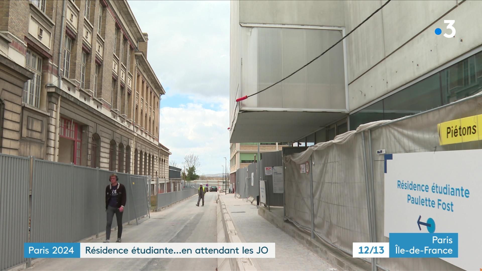 Valentin Miguel sur le toit-terrasse de sa résidence étudiante