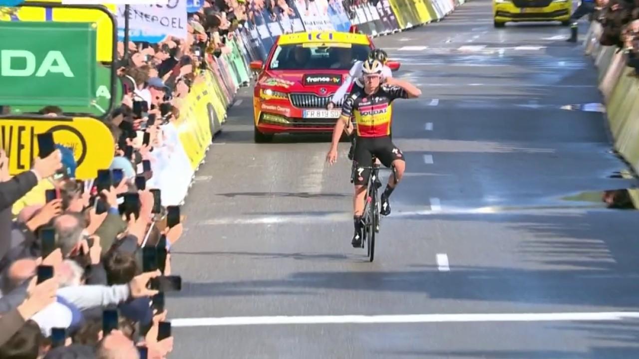 Remco Evenepoel et Matteo Jorgenson se sont bien entendus dans les derniers kilomètres pour collaborer et satisfaire les intérêts de chacun. Assuré de remporter Paris-Nice après avoir largement distancé le maillot jaune Brandon McNulty, l'Américain a donc laissé la victoire d'étape au champion de Belgique, qui finit par la même occasion 2e du classement général et qui remporte les maillots vert et blanc à pois rouges sur ce Paris-Nice.