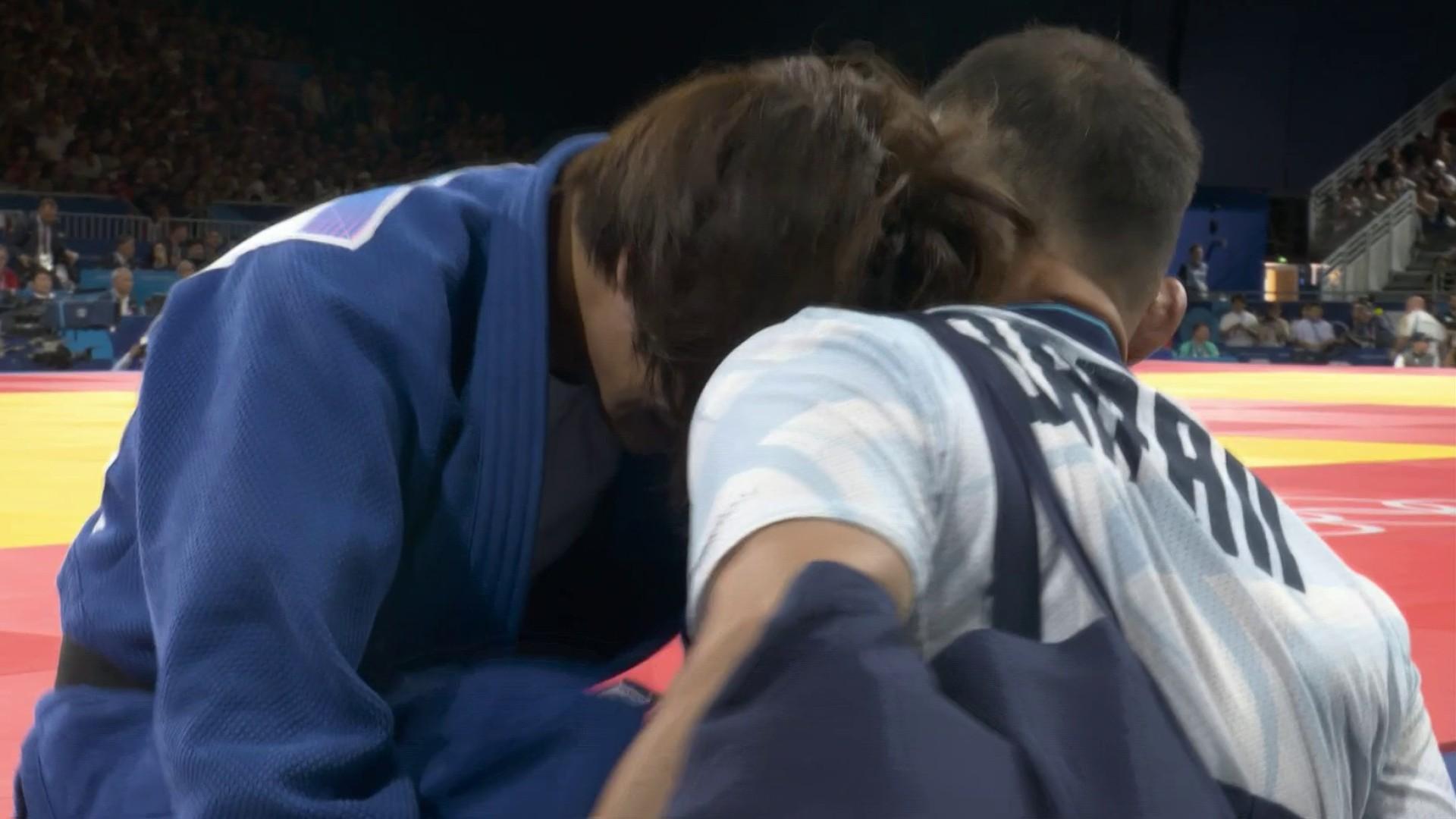 Enorme surprise au judo. Référence de sa catégorie des moins de 52 kg, la Japonaise Uta Abe a été éliminée en 8e de finale par l'Ouzbèke Diyora Keldiyorova. La championne olympique en titre, surprise par un ippon, a fondu en larmes à l'issue du combat.