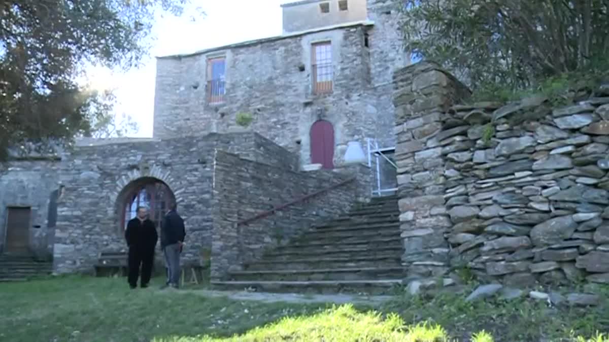 Le mouvement Corsica Libera devant le couvent Santa Catalina à Sisco.