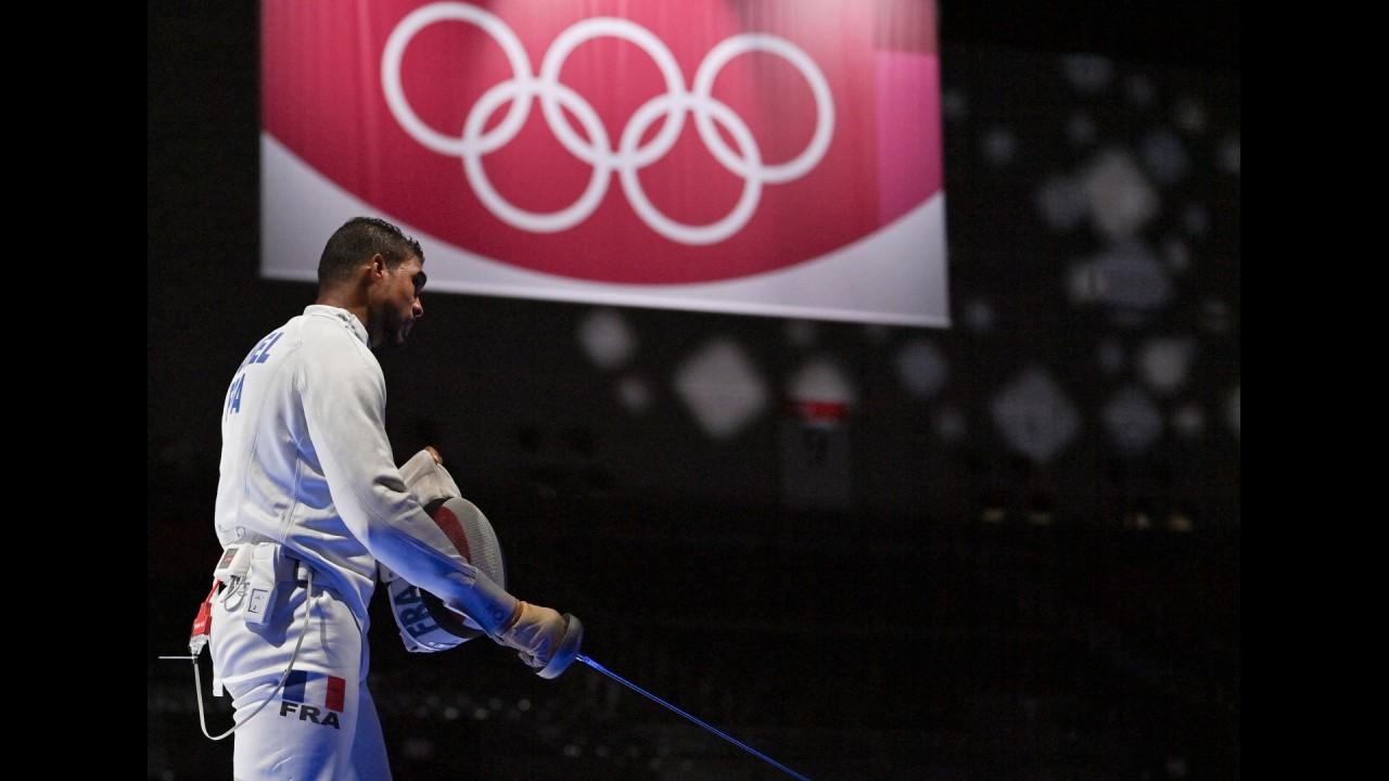 Quelle déception ! L'équipe de France d'épée masculine voit son rêve de médaille s'envoler après une courte défaite face au Japon. Un premier revers de l'épée masculine aux Jeux Olympiques depuis Sydney en 2000.