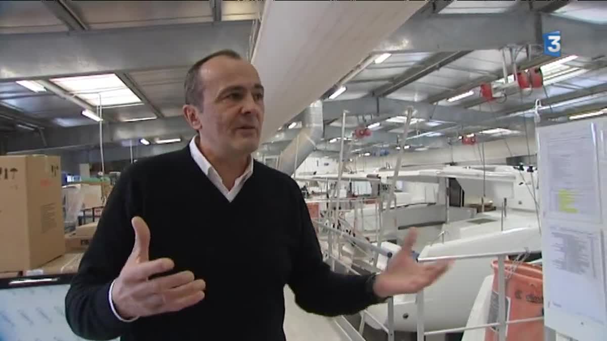 L'intérieur d'un catamaran Saba 50 construit aux chantiers Fountaine-Pajot