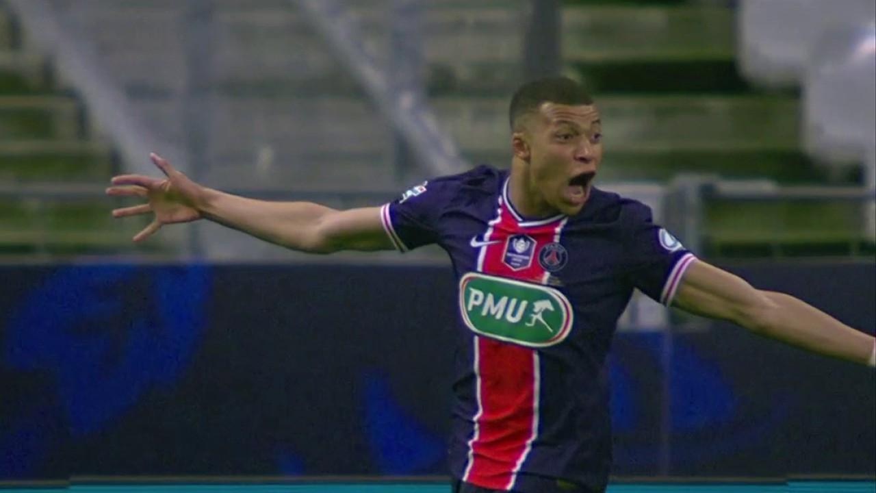 Kylian Mbappé inscrit le but du break ! D'un subtil ballon piqué, il rapproche le PSG du sacre en Coupe de France.