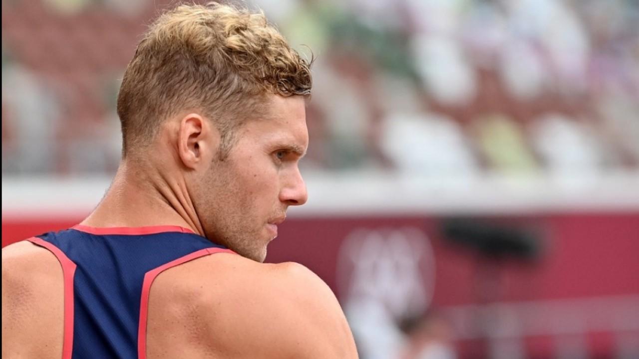 Kevin Mayer réalise un jet à 15.07 m eu lancer du poids, loin de son record personnel, mais bat sa meilleure performance de la saison. Le Français est toujours 4e, à 276 points de Damian Warner.