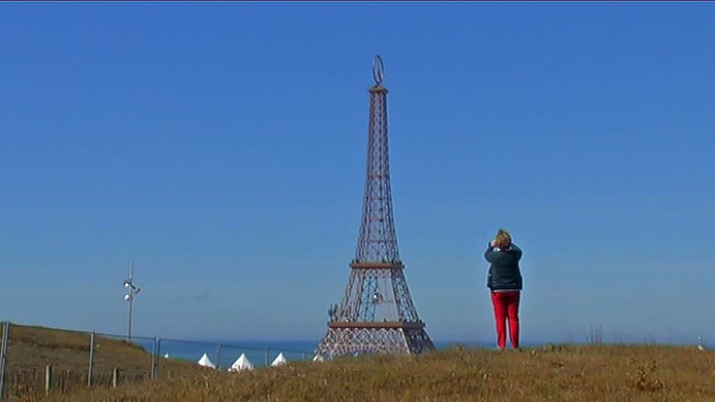 La tour Eiffel avec ses 30 mètres de haut assure le buzz