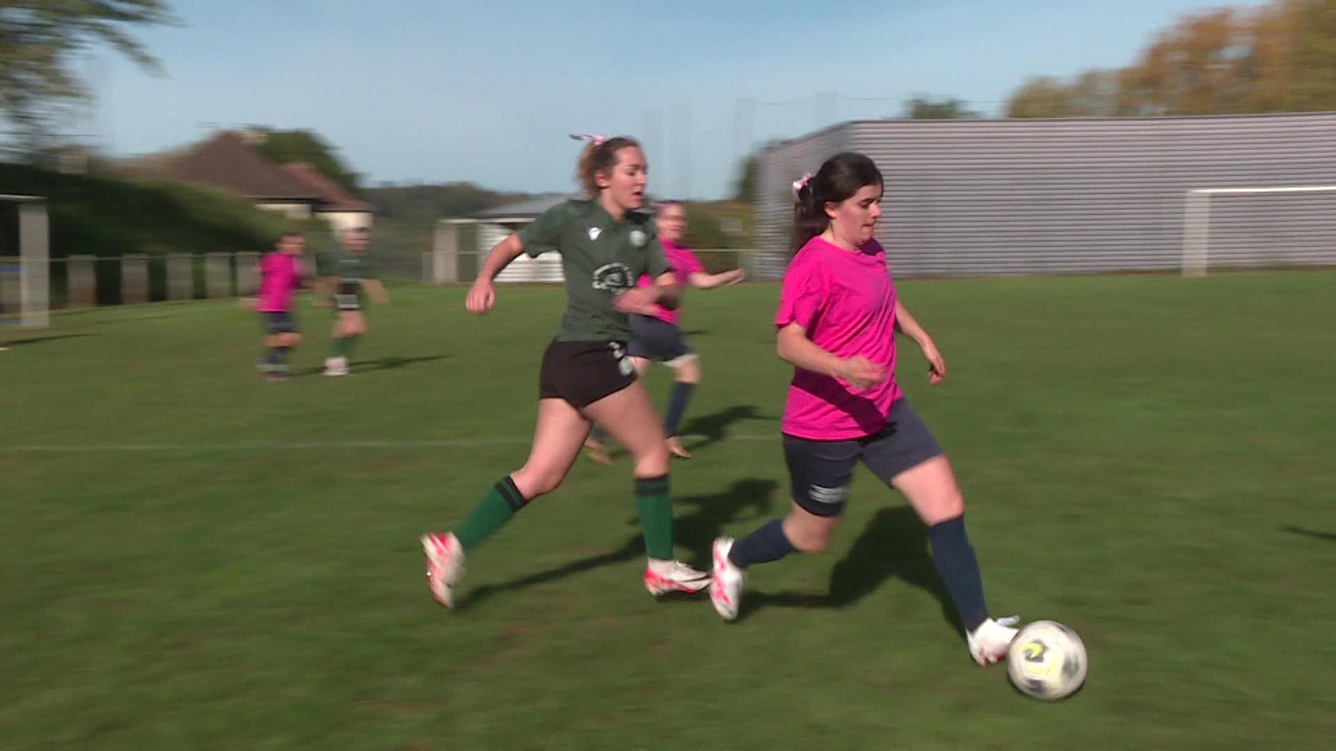 Un tournoi de football féminin dans le cadre d'Octobre rose