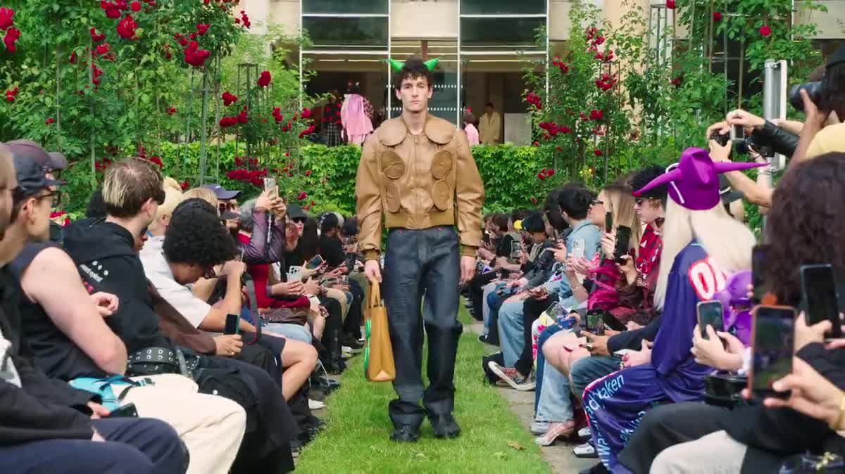 Défilé Walter van Beirendonck pap masculin été 2025 à la Paris Fashion Week, le 19 juin 2024