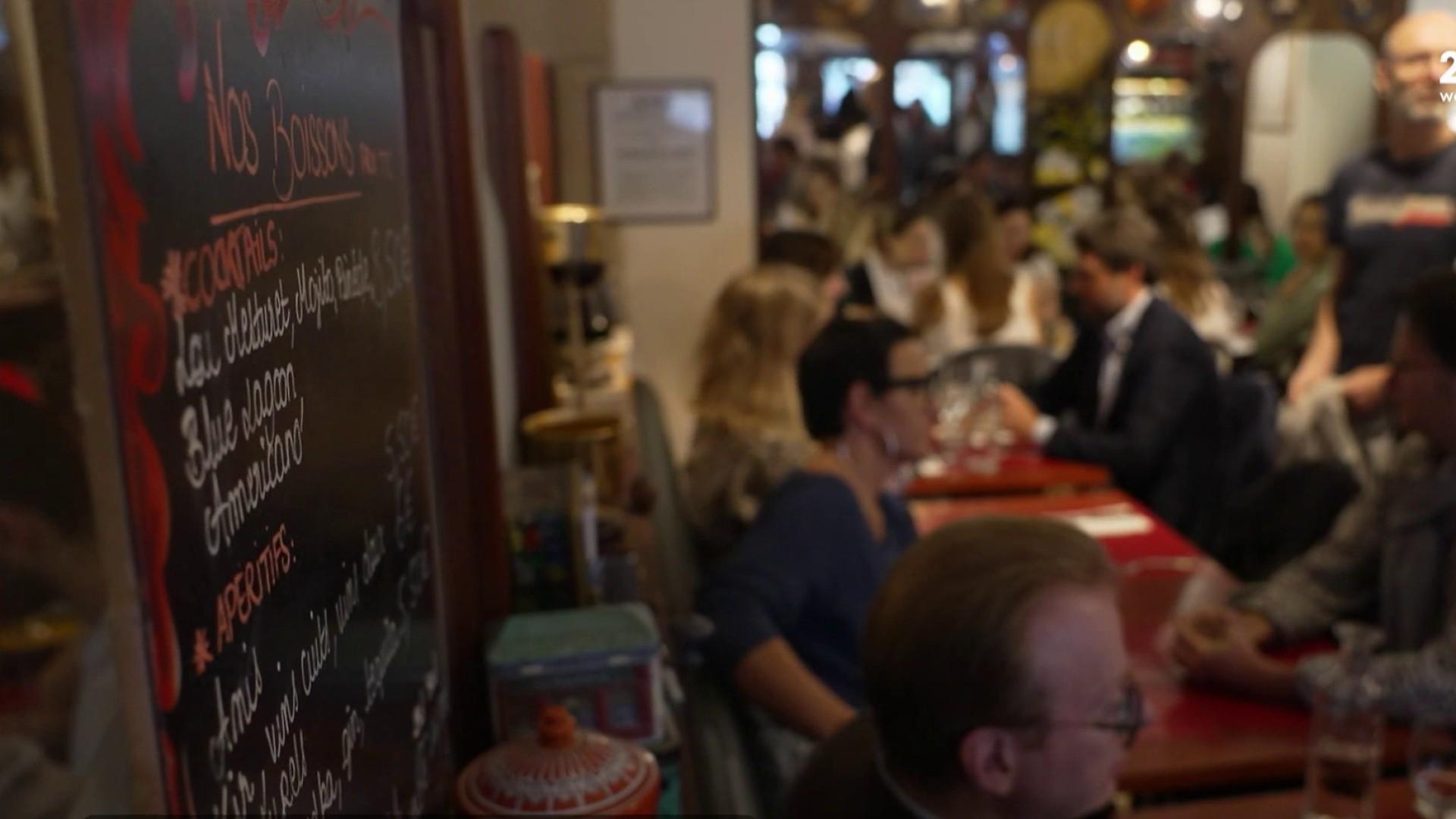 Le bistrot est un symbole de l’art de vivre à la française. Il vient d’être classé au patrimoine culturel immatériel, dans l’idée de préserver un mode de vie menacé dans les zones rurales, comme dans les grandes villes françaises.