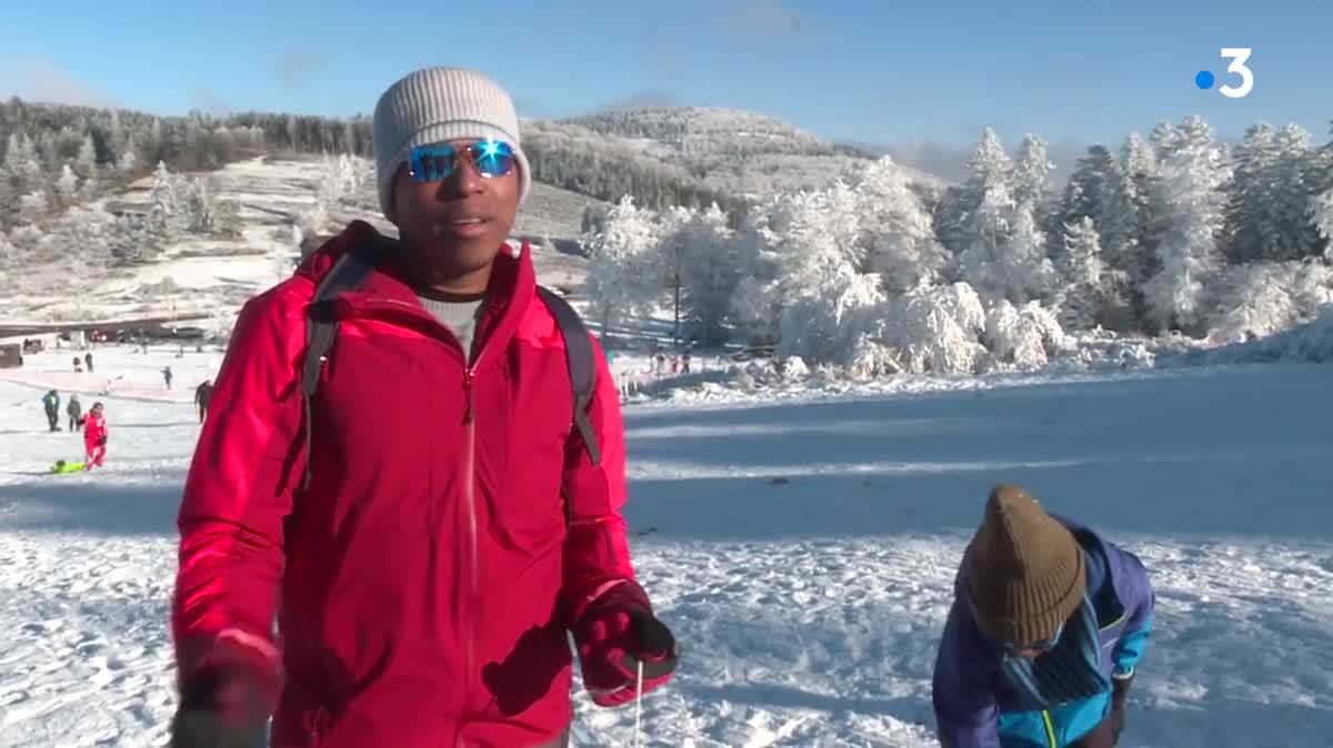 La neige attire les touristes à la station du Bessat, dans le Pilat