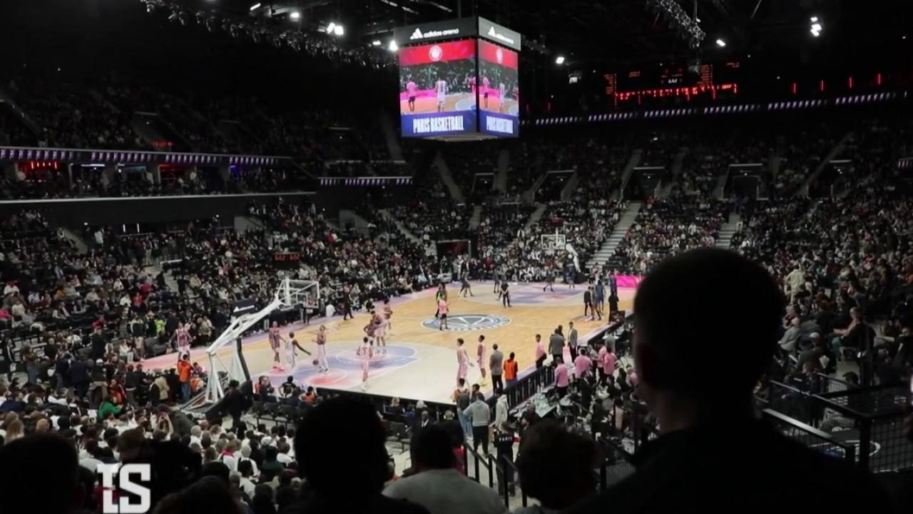 Il aura fallu près de deux ans et demi de travaux avant d'inaugurer la nouvelle résidence du Paris basket-ball.
De nombreuses personnalités ont fait le déplacement pour assister au premier match dans l'Adidas Arena qui accueillera certaines épreuves des Jeux 2024.