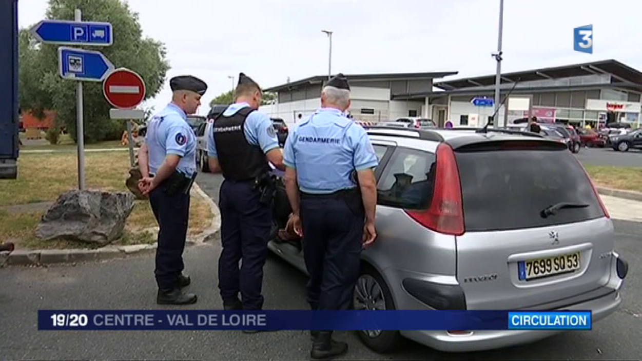 La gendarmerie sur l'aire d'autoroute des mille étangs, dans l'Indre