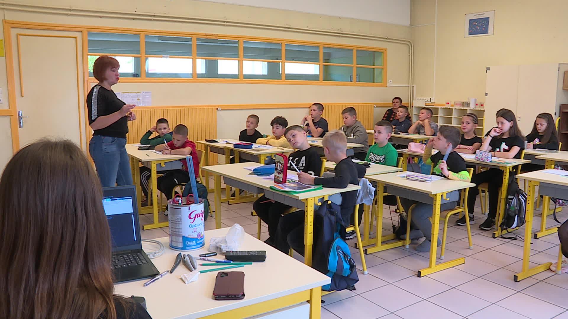 La ville de Tomblaine et l'association humanitaire Europe Prykhystok permettent à dix-sept enfants d'une classe de Lozova dans l'est de l'Ukraine d'être scolarisés en France pendant cinq semaines.