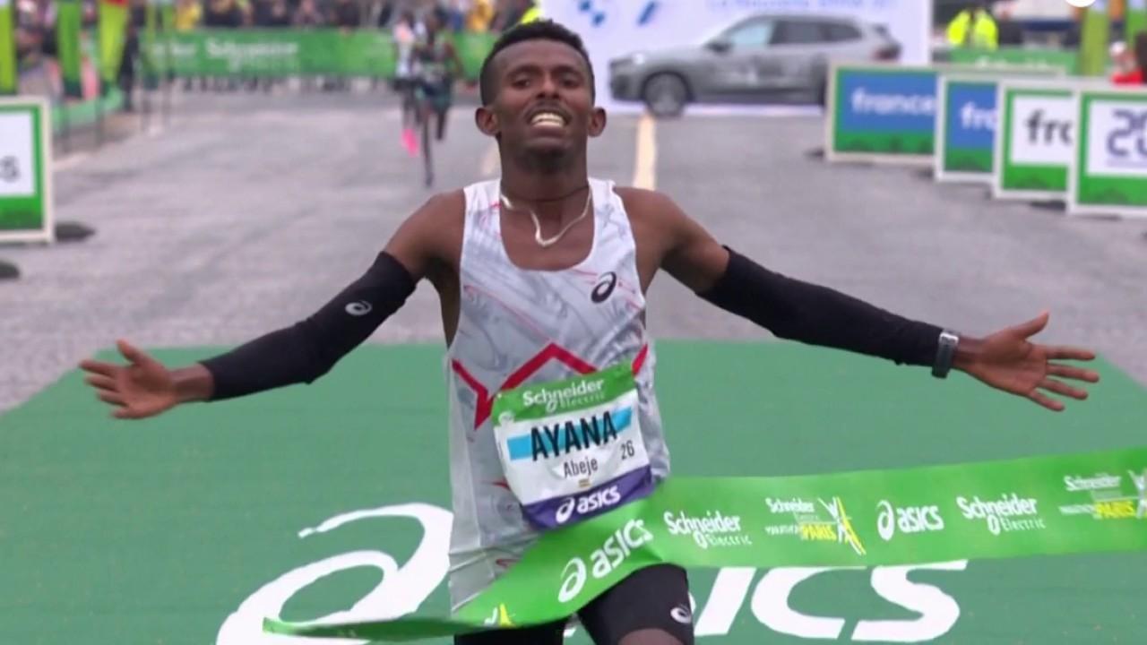 L'insouciance du jeune Abeje Ayana, 20 ans, a fait la différence. L'Ethiopien s'est défait de son aîné Guye Adola à 4 km de l'arrivée puis a fini en solitaire pour sa première victoire dans un grand marathon mondial. 2h07'15" pour Ayana, et 2h11'05" pour Mehdi Frere, 10e de la course et premier Français à l'arrivée.