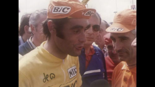 Luis Ocaña à l'arrivée du Tour de France 1973, qu'il vient de remporter.