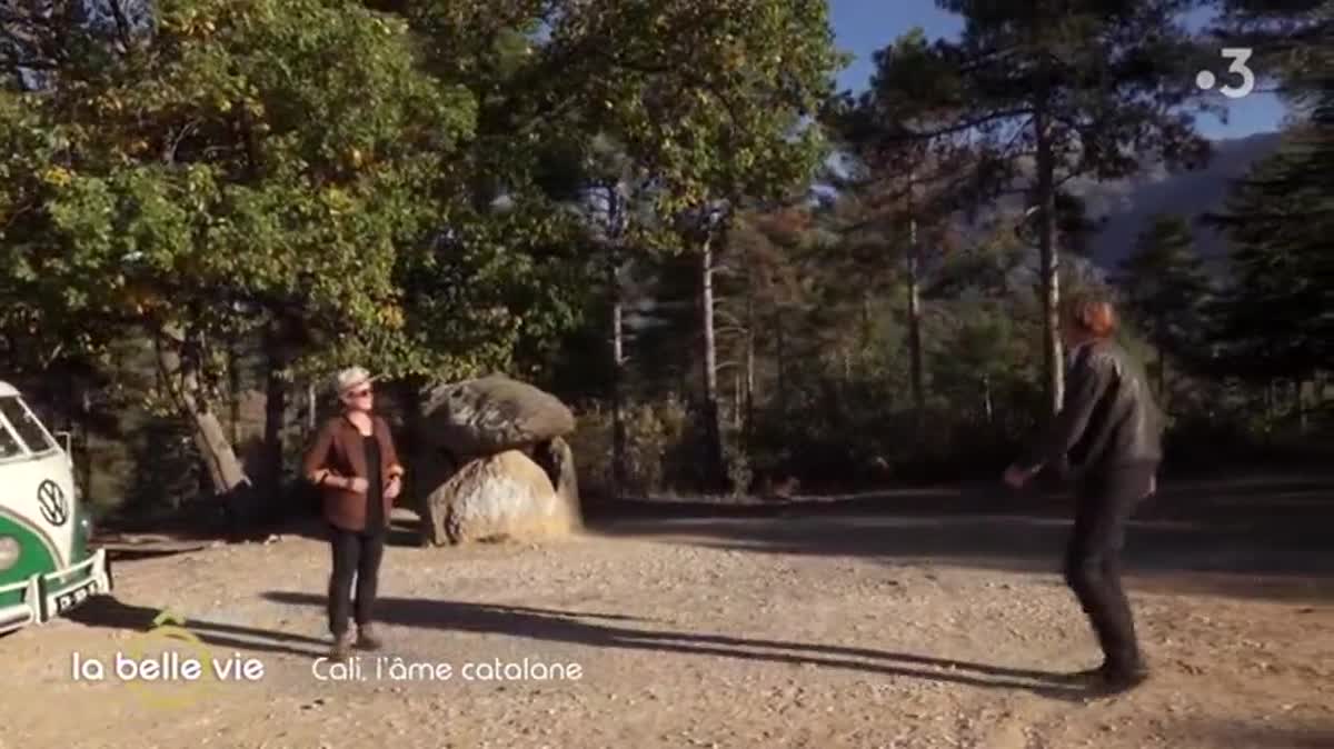 Sophie Jovillard et le chanteur Cali, dans "Ô la belle vie".