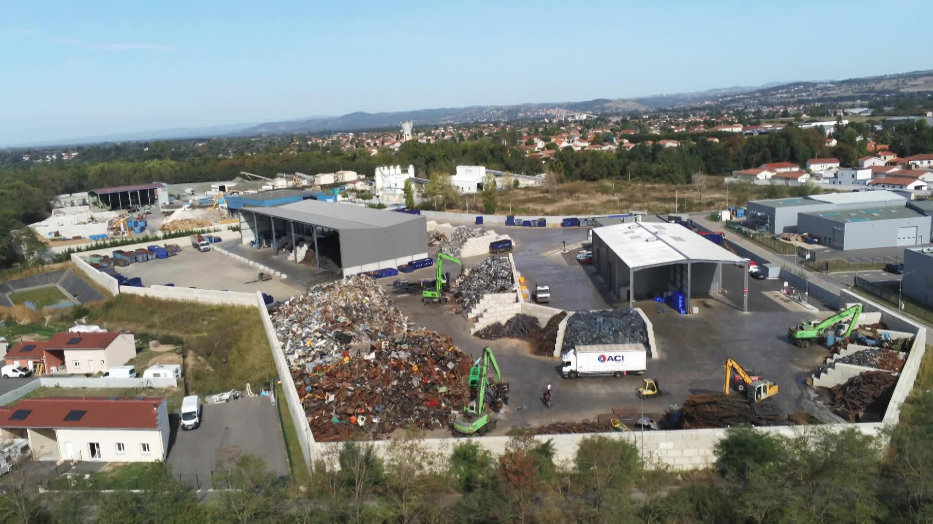 L'entreprise Soforec recycle du métal dans la ZAC des Volons d'Andrézieux-Bouthéon à 50 mètres des premières habitations.