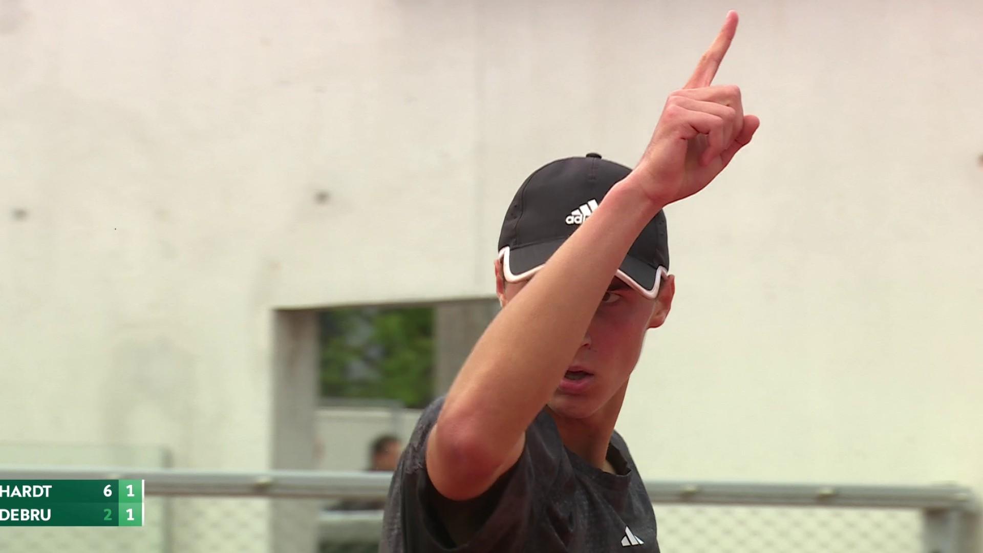 Gabriel Debru fait lever les foules ! Après avoir debreaké dans la seconde manche, le Français de 17 ans s'est fendu d'un coup spectaculaire face au Dominicain Nick Hardt.