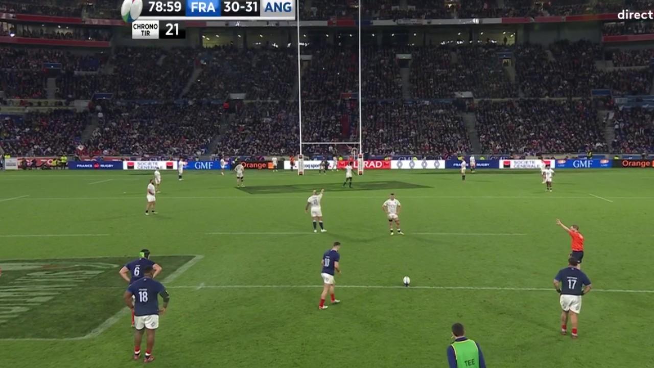 La France a obtenu une pénalité juste avant la fin du match à près de 50 mètres. Thomas Ramos qui avait une pression énorme. Il a assené un coup de pied assez puissant, suffisant pour inscrire les trois points décisifs et victorieux.