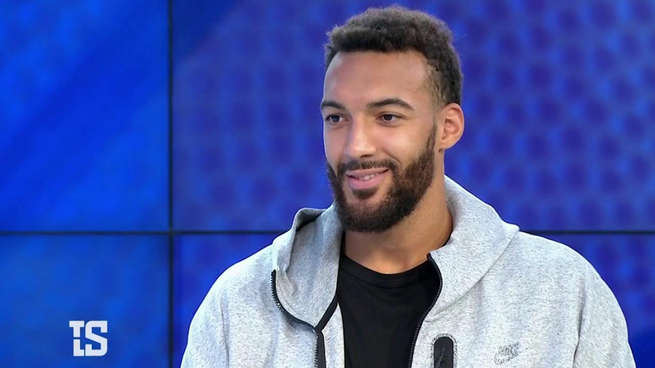 Le basketteur Rudy Gobert, vice-champion olympique à Tokyo avec l'équipe de France était aux côtés de Fabien Lévêque dans Tout le sport. L'honneur d'être reçu à l'Elysée, l'échange nostalgique avec les volleyeurs français et son engagement auprès des jeunes… Le pivot du Jazz d'Utah se livre avant la sortie d'une bande dessinée à son effigie.